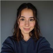 Jeune étudiante, je suis désireuse de transmettre et d'apporter tout ce que je peux à vos enfants